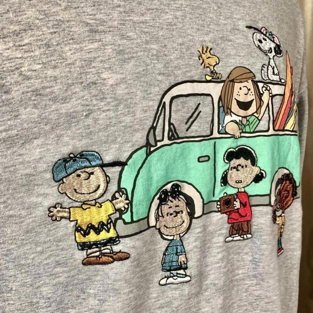 Peanuts embroidered character t-shirt! - Picture 4 of 6
